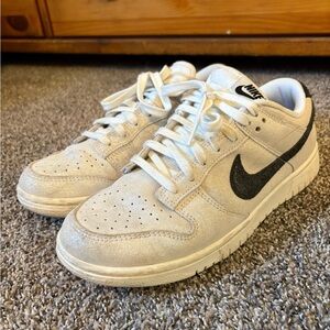 Nike White and Black Sneakers Classic Low-Top Design